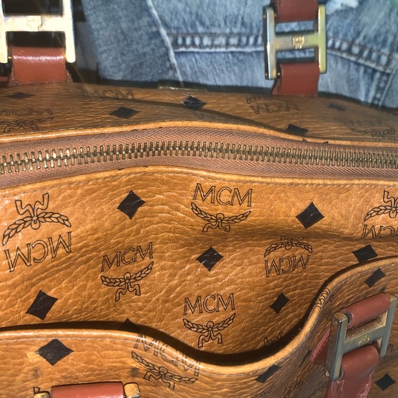 MCM Boston Medium With Strap - Picture 9 of 10